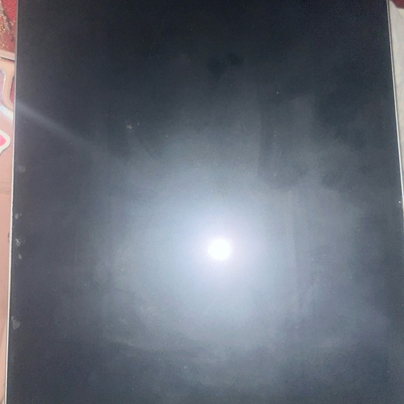 Apple iPad 9.7inch with WiFi 32GB- Space Gray (2017 Model) (USED AND NOT LOCKED) - Picture 3 of 8